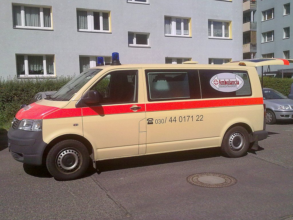 VW Krankentransporter der Fa. Ambulancia Krankentransport aus Berlin, 27.05.11 Berlin-Pankow. 