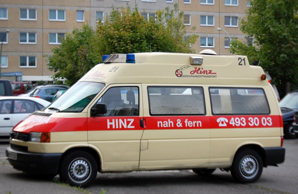 VW Krankentransporter der Fa. HINZ (NR.21) aus Berlin, 17.09.08 Berlin-Pankow.
