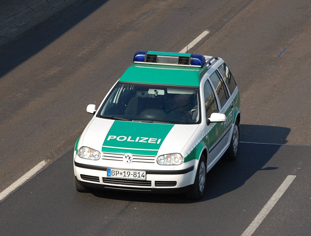VW Passat der Bundespolizei, 10.03.10 Berliner Stadtautobahn Hhe Kaiserdamm.