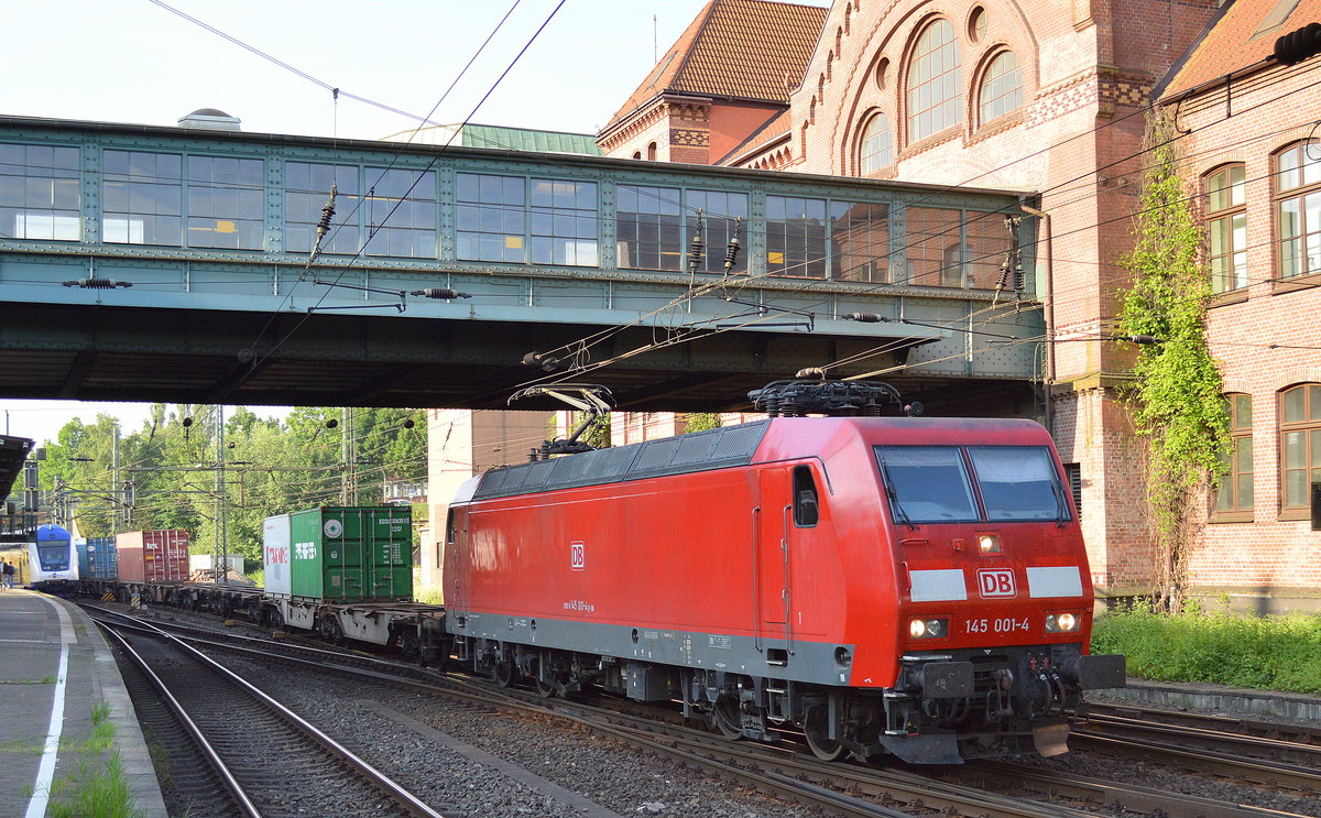 145 001-4 mit Containerzug bei der Durchfahrt Bf. Hamburg-Harburg Richtung Hafen am 20.06.17