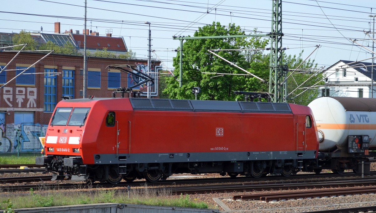 145 040-2 mit einem Kesselwagenzug Richtung Stendell am 11.05.15 Höhe Berlin-Westhafen.