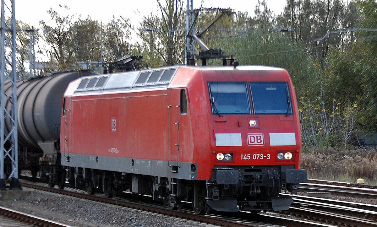 145 073-3 mit Kesselwagenzug Richtung Schwedt am 05.11.13 Berlin-Springpfuhl.