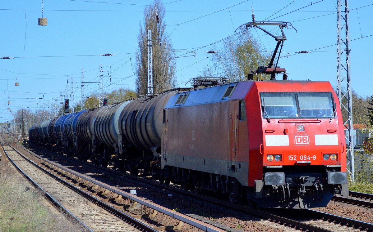 152 094-9 mit Kesselwagenzug am 21.04.15 Berlin-Karow.