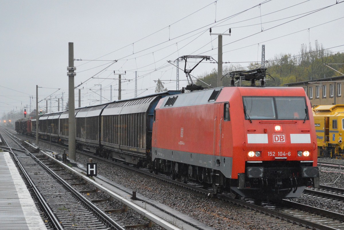 152 104-6 mit einem gemischten Güterzug Richtung Innenstadt am 22.10.14 Berlin-Blankenburg.