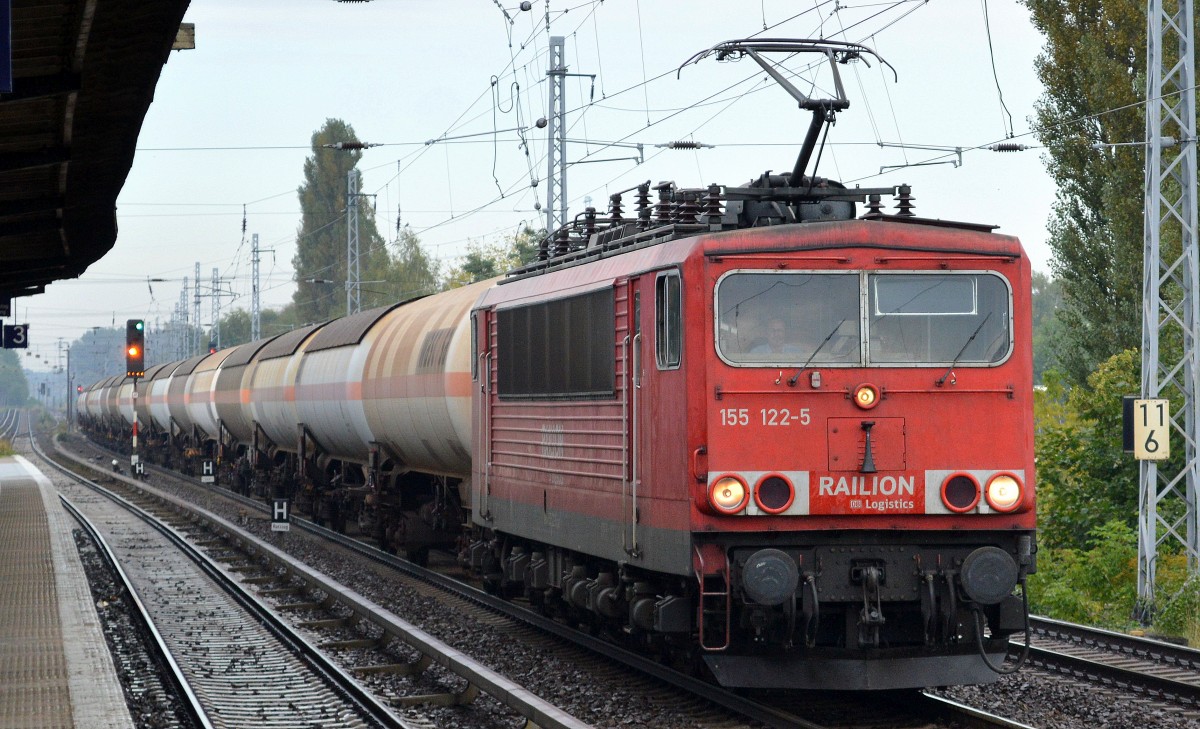 155 122-5 mit Kesselwagenzug am 19.09.14 Berlin-Karow.