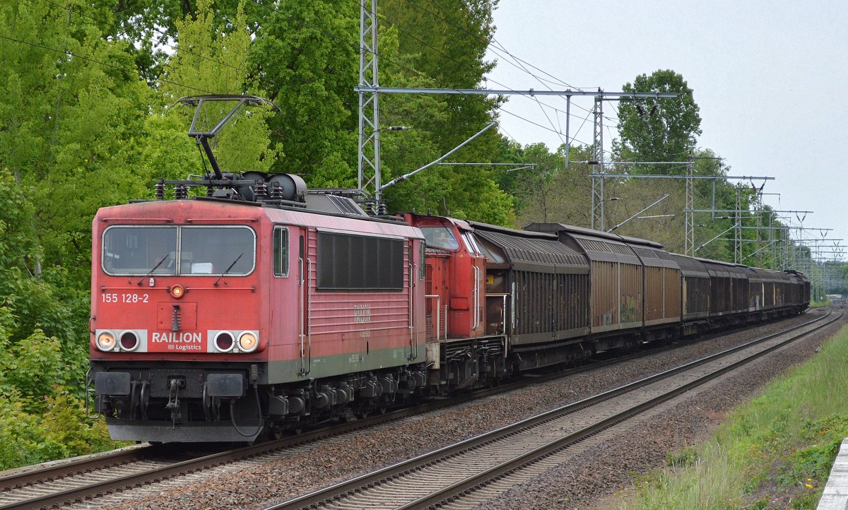 155 128-2 mit 298 308-8 und Güterzug am haken am 20.05.15 Richtung Bernau in Röntgental bei Berlin.