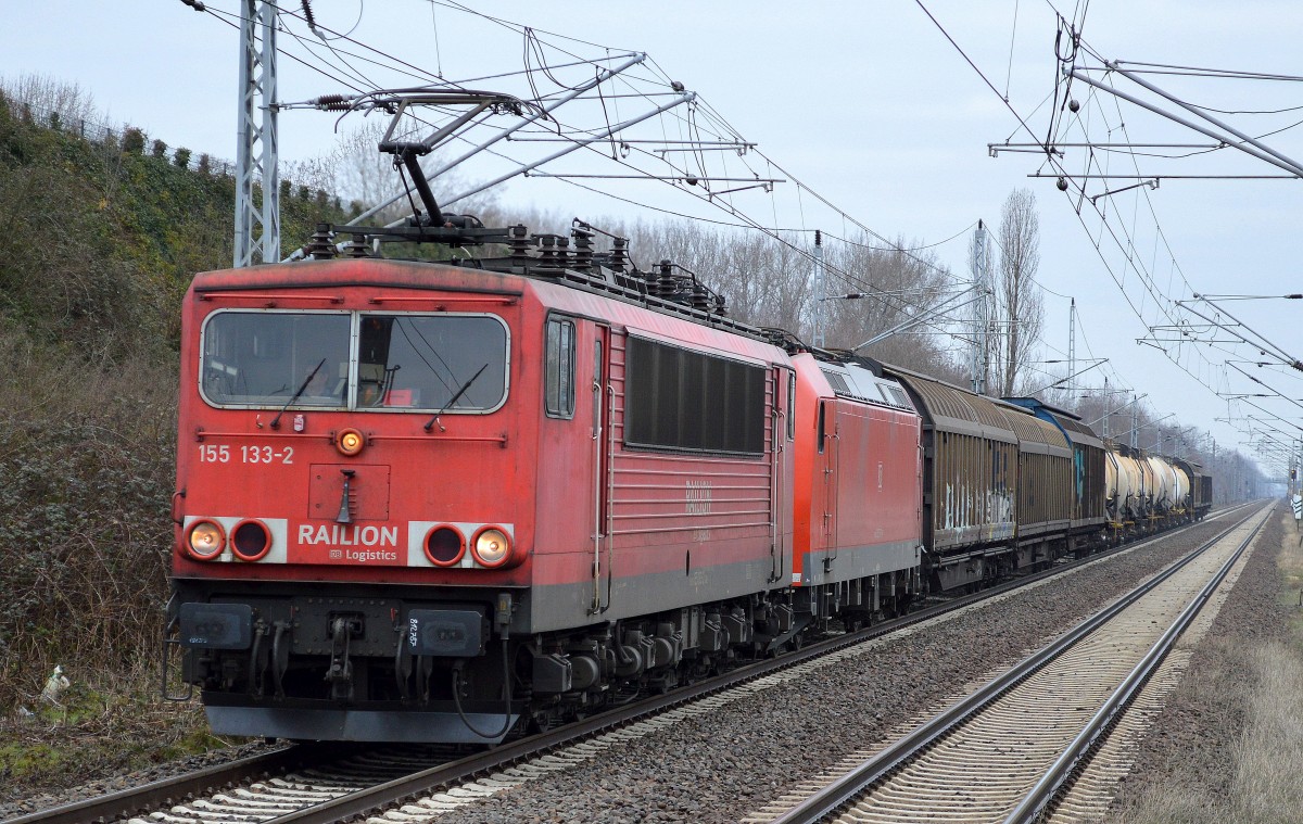 155 133-2 hat 185 175-7 und gemischten Güterzug am Haken, 13.03.15 Berlin-Hohenschönhausen.