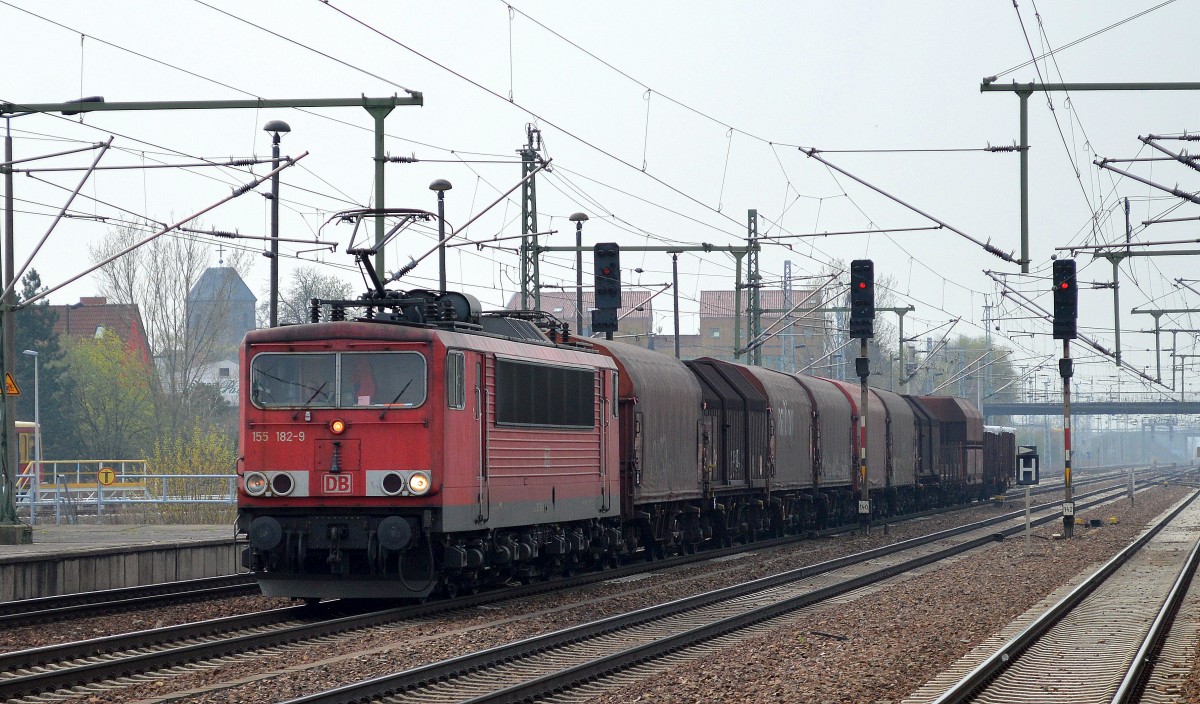 155 185-9 mit gemischtem Güterzug bei der Durchfahrt im Bhf. Flughafen Berlin-Schönefeld, 01.04.14
