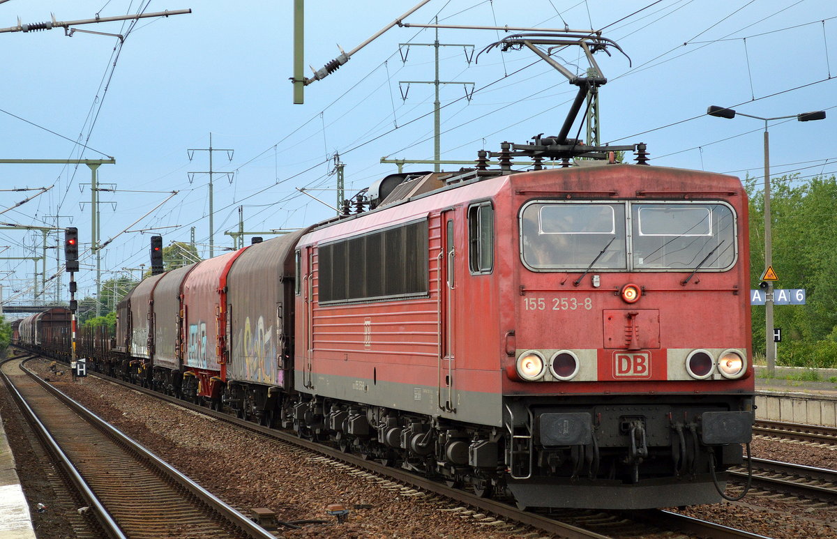 155 253-8 mit einem gemischten Güterzug am 28.06.17 Bf. Flughafen Berlin-Schönefeld.