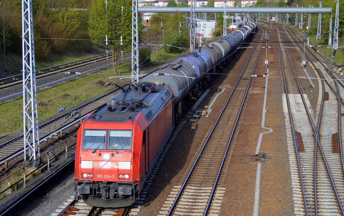 185 204-5 mit Kesselwagenzug (leer) Richtung Stendell am 24.04.17 Berlin Friedrichsfelde Ost.