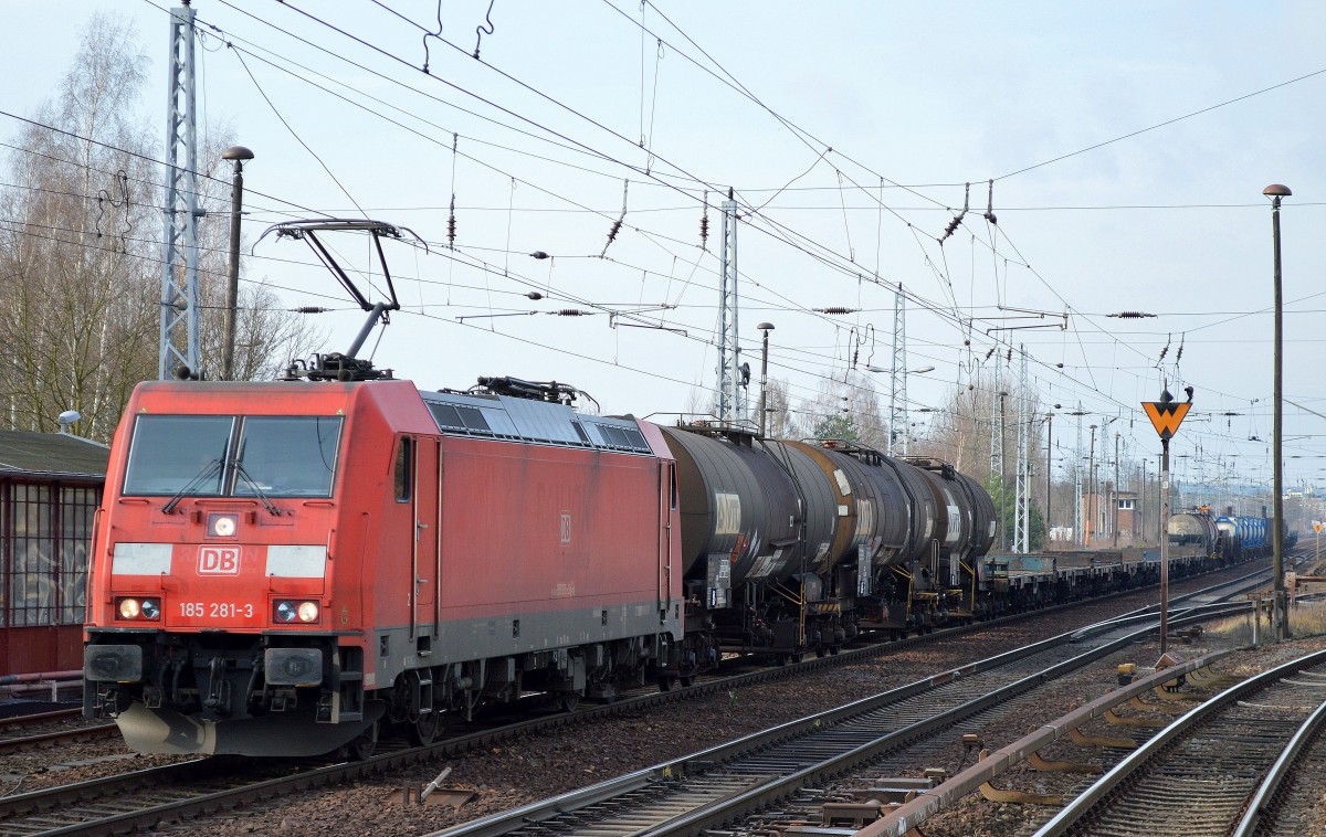 185 281-3 mit gemischtem Güterzug am 26.01.16 Berlin-Hirschgarten.