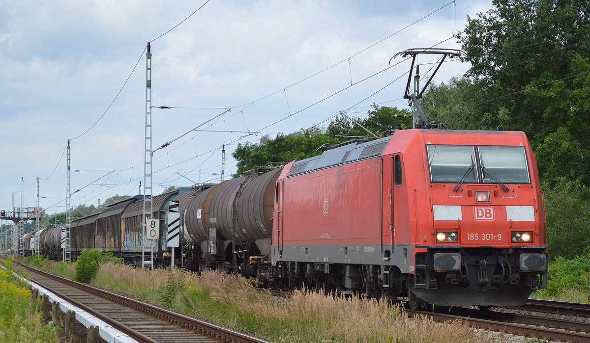185 301-9 mit einem gemischten Güterzug am 04.08.17 Mühlenbeck bei Berlin Richtung Karower Kreuz Berlin.