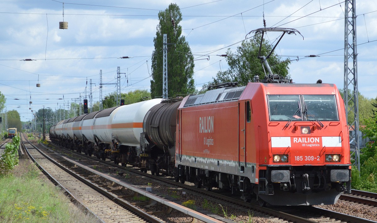 185 309-2 mit Kesselwagenzug am 13.05.15 Berlin-Karow. 