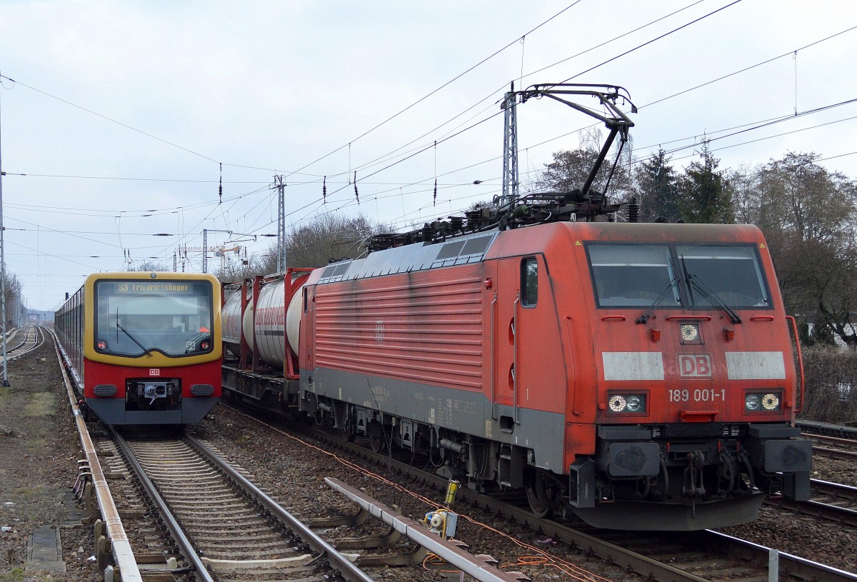189 001-1 mit Containerzug am 07.03.16 Berlin-Hirschgarten.