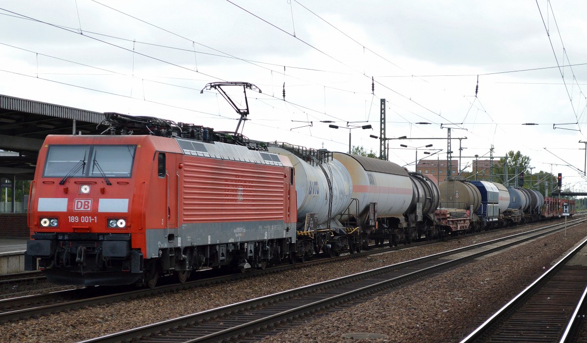 189 001-1 mit einem gemischten Güterzug am 20.09.15 Bhf. Flughafen Berlin-Schönefeld.