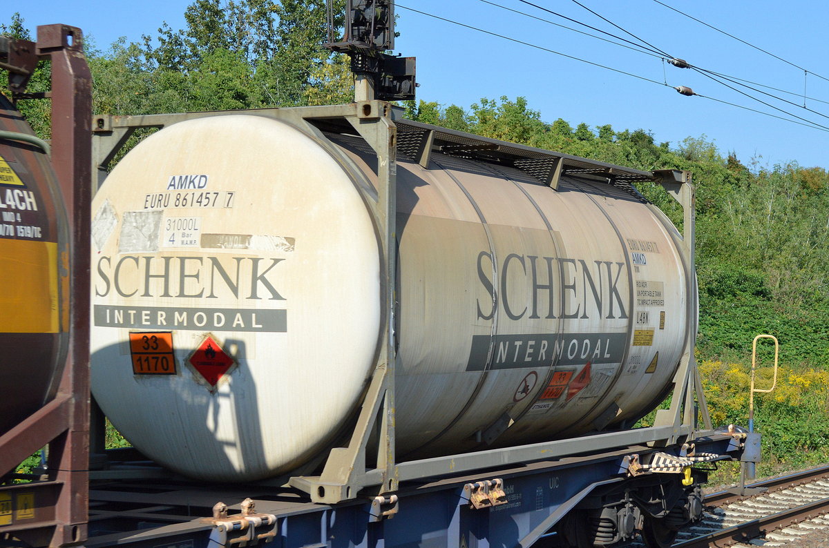 20’ Standard Tankcontainer der Fa. Schenk Tanktransport GmbH (SCHENK INTERMODAL) aus Gelsenkirchen (UN-Nr. 33/1170 = Ethanol) am 05.09.17 Bf. Berlin-Hohenschönhausen. 