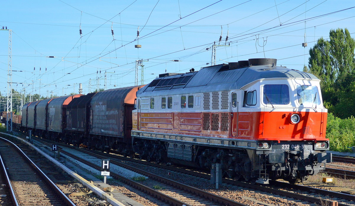 232 045-5 mit einem gemischten Güterzug am 07.08.16 Berlin Grünau Richtung Schönefeld.