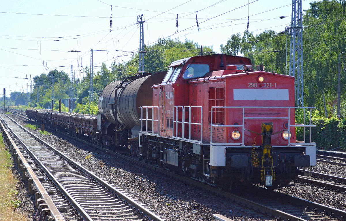 298 321-1 mit ein paar Güterwagen am 03.07.15 Berlin-Hirschgarten.