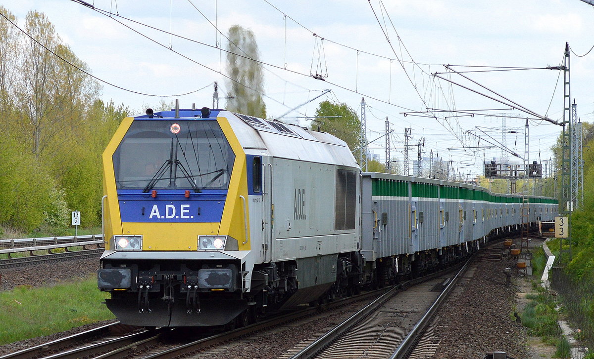 A.D.E. 264 007-6 mit firmeneigenen ganzzug offener Güterwagen beim Verlassen der Idustrieübergabe Nordost am 24.04.17 Berlin-Hohenschönhausen.