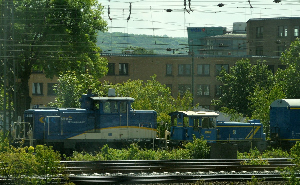 Aus dem ICE Fenster Göttingen Gf. gesichtet, die beiden Loks der Mittelweserbahn GmbH (MWB), Lok V 666 363 734-5 (98 80 3363 734-5 D-MWB, MaK Bj.1960) und V 251 (98 80 3335 245-7 D-MWB, Gmeinder Bj.1977) am 03.06.14