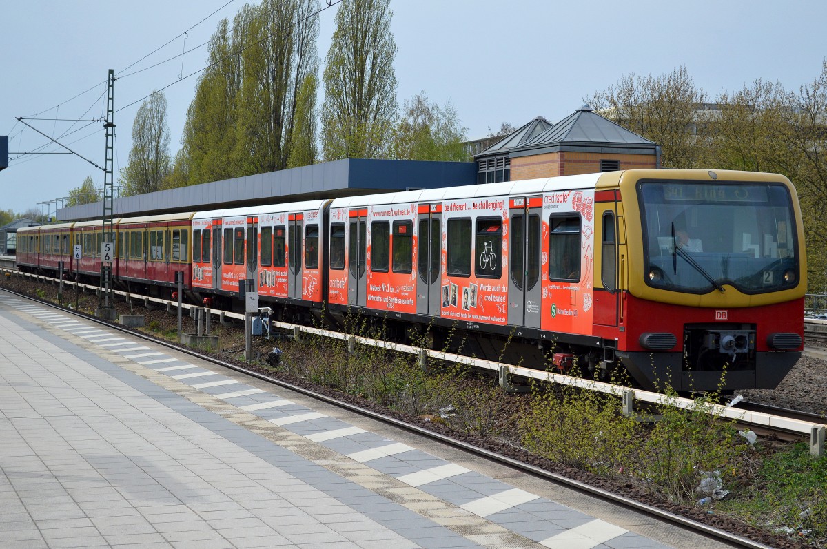 Berliner S-Bahn S41 Ringbahn mit Viertelzug 481 092-5 mit eher etwas langweilig gestalteter Werbefolie am 25.04.15 Berlin-Jungfernheide.