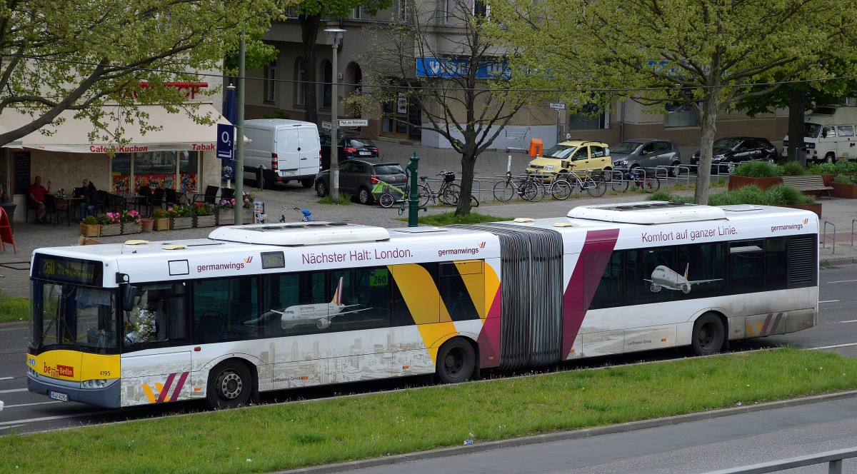 Berliner Verkehrsbetriebe (BVG Nr. 4195) mit dem Gelenkbus Solaris GN 05 (Urbino 18 ab 2005 gebaut) auf der Linie 260 Richtung U-Bhf. Rudow am 04.05.15 Berlin-Adlershof.