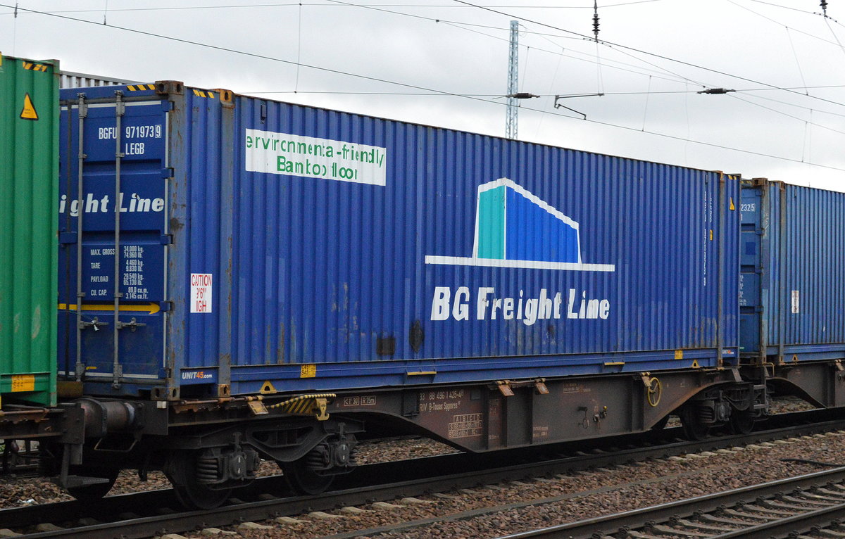 B.G. Freight Line B.V. aus Rotterdam mit einem großen 45ér Container einer privaten Firma? am 20.11.17 Bf. Flughafen Berlin-Schönefeld.