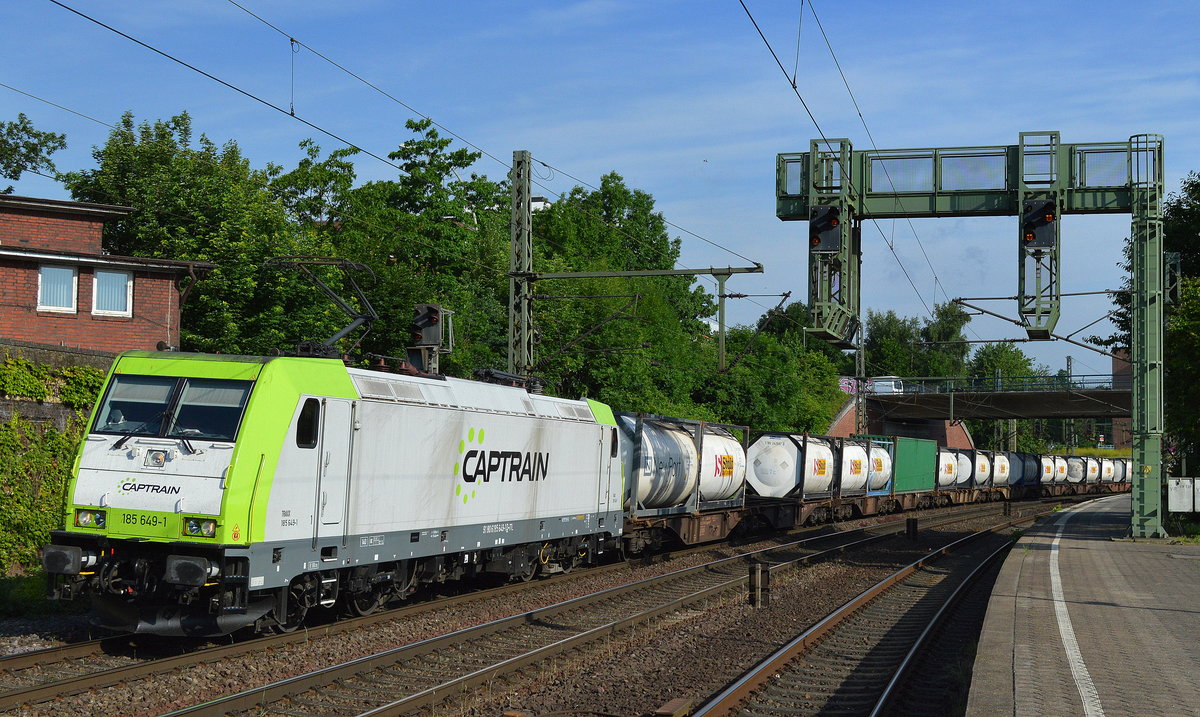 Captrain/ITL 185 649-1 verlässt mit Containerzug am 20.06.17 den Hamburger Hafen Durchfahrt Bf. Hamburg-Harburg.