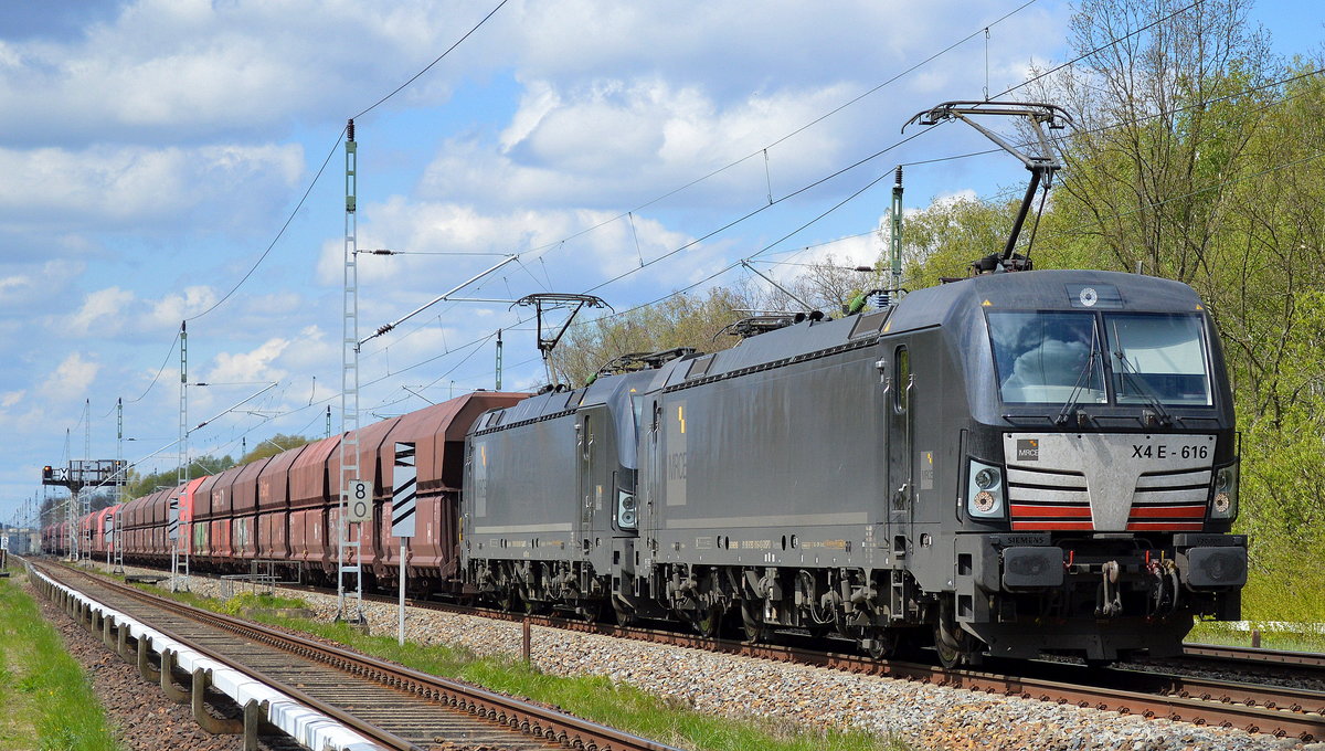 DB Cargo mit der MRCE Vectron Doppeltraktion X4 E - 616/193 616-0 + 193 ???-? mit  Erzzug am 27.04.17 Mühlenbeck bei Berlin.
