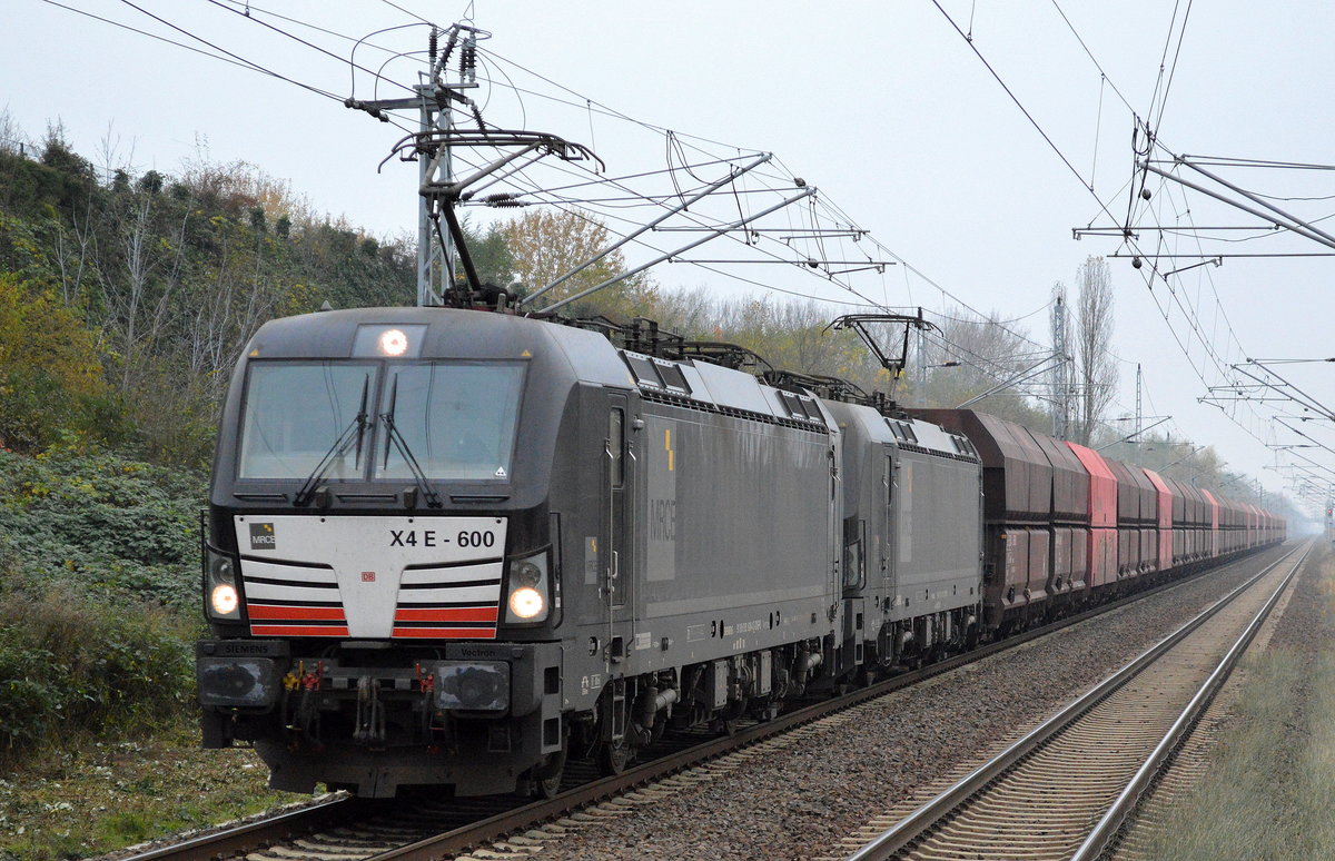 DB Cargo mit der MRCE Vectron Doppeltraktion 193 600-4 + 193 873-7 und Erzzug Richtung Eisenhüttenstadt am 09.11.17 Berlin-Hohenschönhausen.