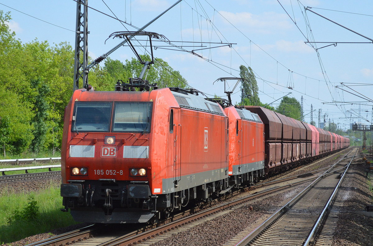 DB Doppeltaktion 185 052-8 + 185 ???-? mit Erzzug (leer) Richtung Rostock am 23.05.17 BErlin-Hohenschönhausen.