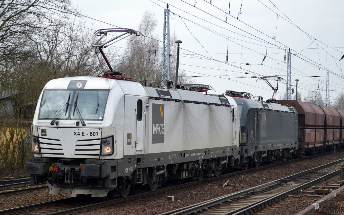 DB Schenker Rail mit Doppeltraktion X4 E - 607 + X4 E - 874 und Erzzug am 19.06.16 Berlin-Hirschgarten.