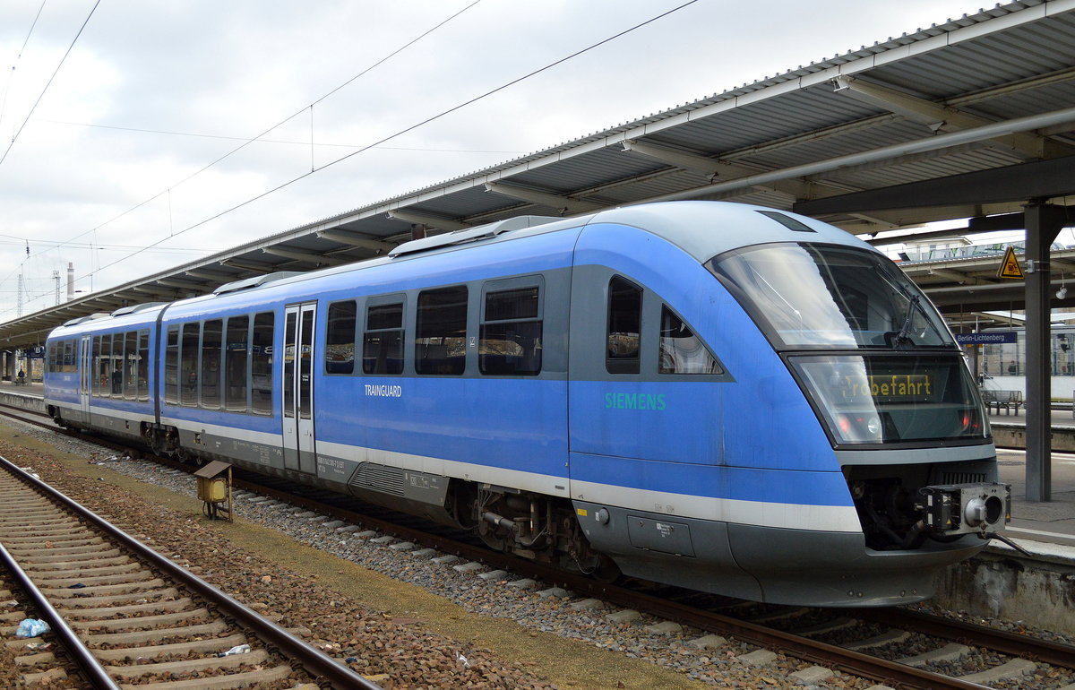 Der ehemalige Desiro-Präsentations Triebzug 642 800-6  TRAINGUARD  von Siemens ist inzwischen bei EBT-EMONS Bahntransporte GmbH registriert und stand überraschend am 27.11.17 abfahrbereit für eine Sonderfahrt? ab Bf. Berlin-Lichtenberg.