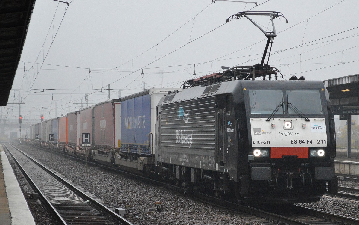 Der ERSR Zug aus Poznan auf der Rücktour nach Rotterdam fuhr heute ca 15 Min vor dem Poznan-Shuttle durch den Bhf. Flughafen Berlin-Schönefeld mit MRCE-Dispolok 189-211/ES 64 F4-211, 13.11.14 