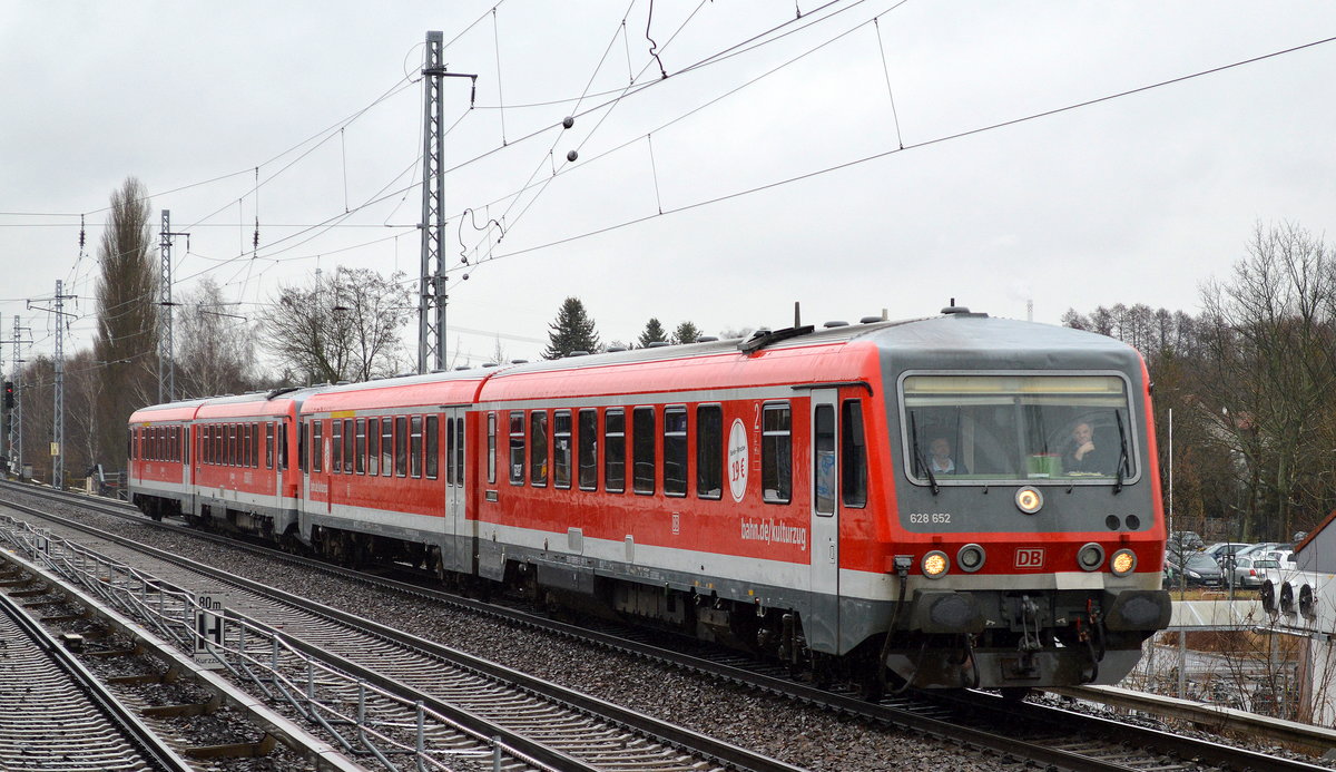 Der Kulturzug zwischen Bahnhof Lichtenberg via Ostkreuz, Cottbus, Forst nach Wrocław (Breslau) hier auf dem Rückweg nach Berlin-Lichtenberg mit 628 652 + 928 657 am 23.02.17 Berlin-Karow.