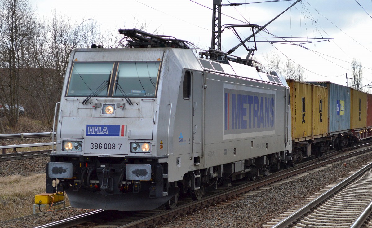 Die tschechische METRANS 386 008-7 (91 54 7836 008-7 CZ-MT, Bombardier Bj.2014)
 mit Containerzug am 05.03.15 Berlin-Hohenschönhausen.