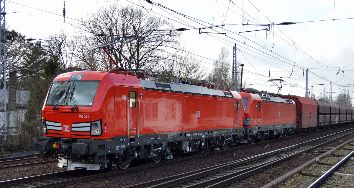 Doppeltraktion 193 304-3 + 193 302-7 mit Erzzug ab Rostock nach Eisenhüttenstadt am 16.02.18 Berlin-Hirschgarten.