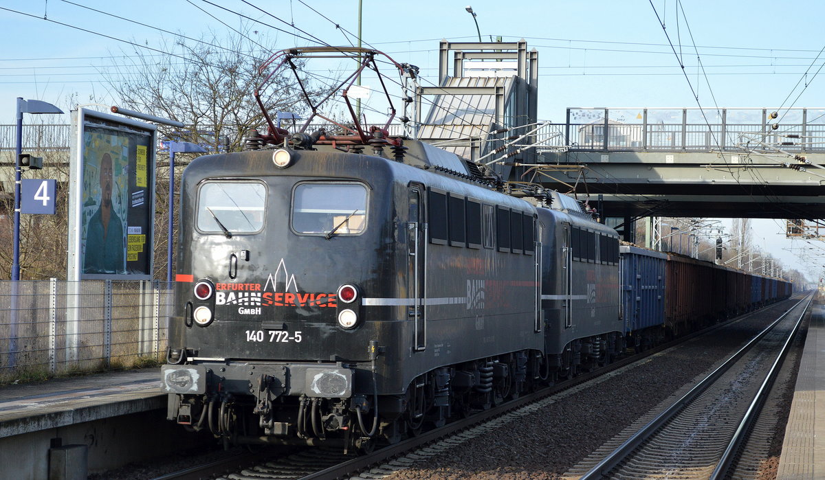 EBS Doppeltraktion 140 772-5 + 140 789-9 mit dem Zuckerrübentransportzug am 13.12.17 Durchfahrt Bf. Berlin-Hohenschönhausen.