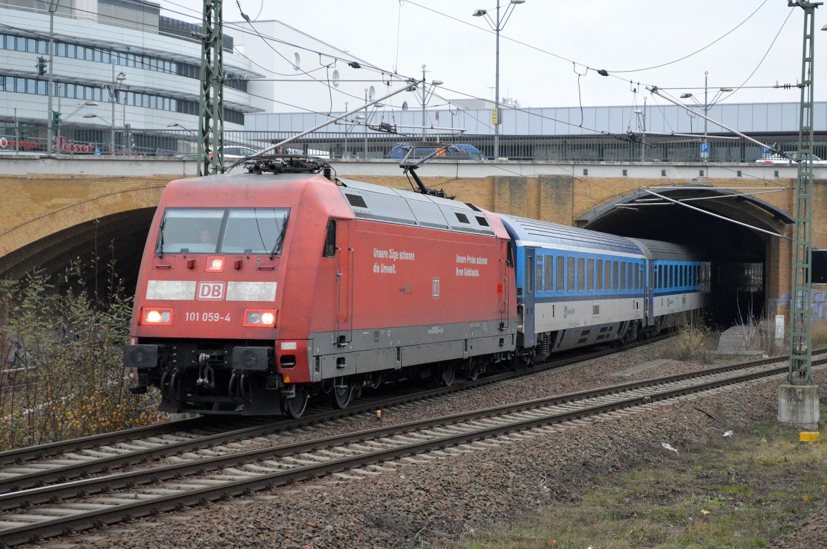 EC 379  nach Prag mit 101 059-4 bei der Ausfahrt Bhf. Berlin-Gesundbrunnen.