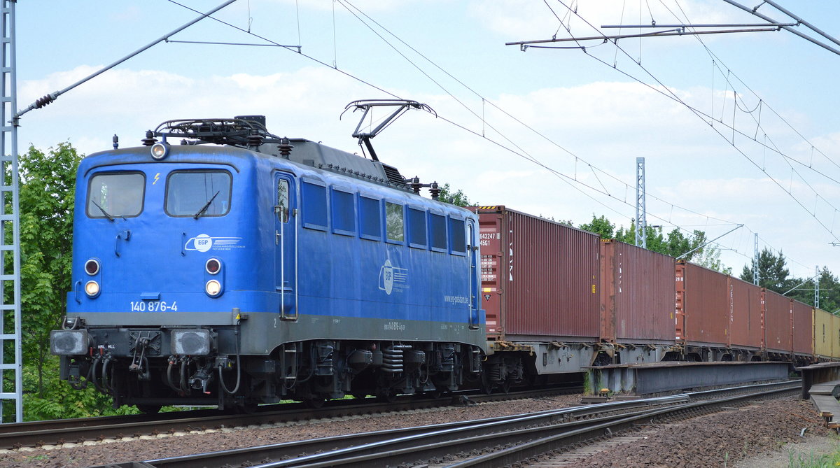 EGP 140 876-4 mit Containerzug am 22.05.17 Berlin-Wuhlheide.