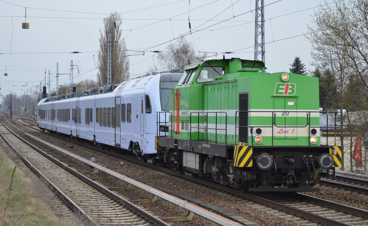 EIB Lok 20/Lisa 1 (293 024-6) überführt einen fabrikneuen fünfteiligen Stadler-FLIRT für die DB Regio AG Region Südwest Trier (429 600-0) am 21.03.14 Berlin-Karow.
