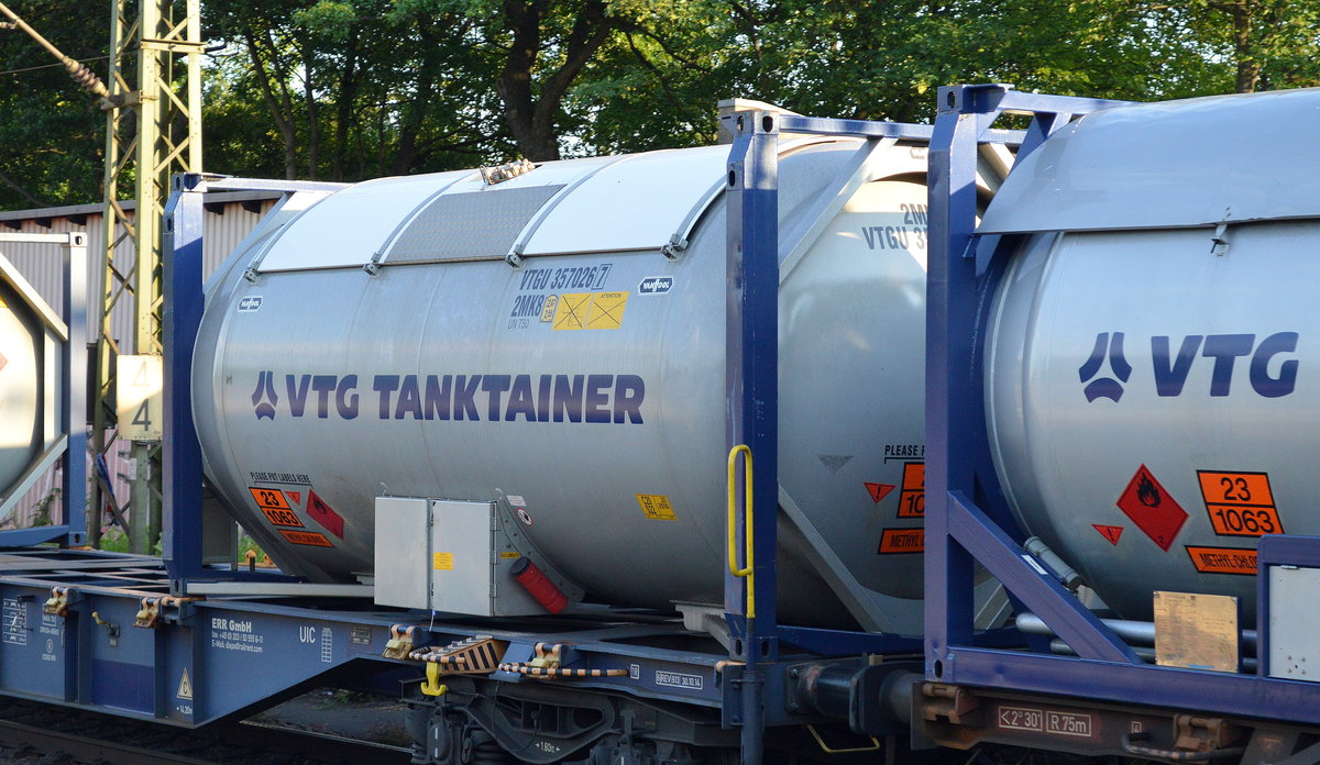 Ein 20’ Standard Gasdruck-Tankcontainer mit Sonnendach, ein VTG TANKTAINER (UN-Nr. 23/1063 = Methylchlorid (Gas als Kältemittel R 40) am 19.06.17 Bf. Hamburg-Harburg. 