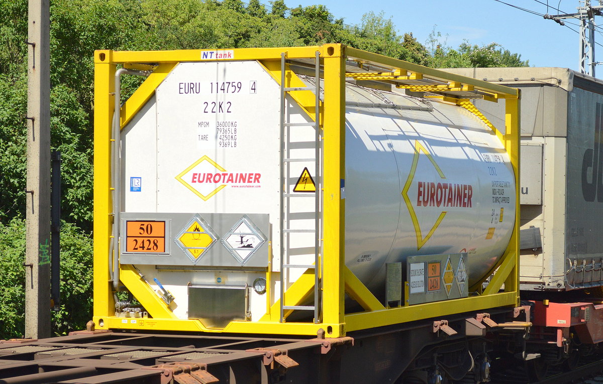 Ein EUROTAINER 20’ Standard Tankcontainer (UN-NR.: 50/2428 = Natriumchlorat, wässrige Lösung)am 01.06.17 Bf. Berlin-Hohenschönhausen.