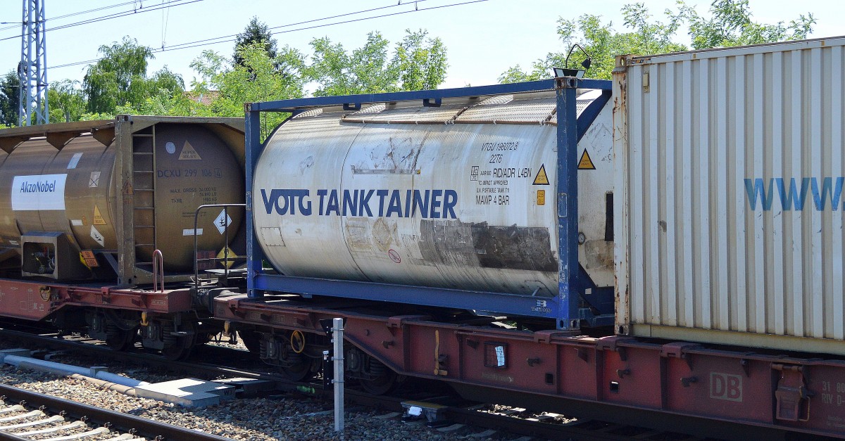 Ein Kesselcontainer von VOTG TANK TAINER am 17.06.15 Berlin-Köpenick.