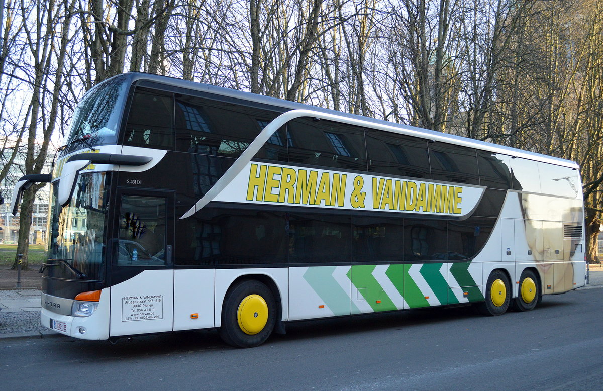 Ein SETRA S 431 DT Reisebus vom begischen Fuhrunternehmen HERMAN & VANDAMME am 21.12.16 Berliner Dom.