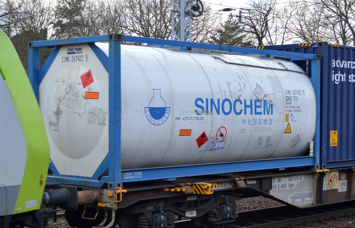 Ein Tankcontainer der Fa. SINOCHEM einer staatlichen chinesischen Chemieunternehmensgruppe mit lt. UN-Nr. 339/1301 = Vinylacetat, stabilisiert als Transportgut am 26.01.16 Berlin-Hirschgarten.