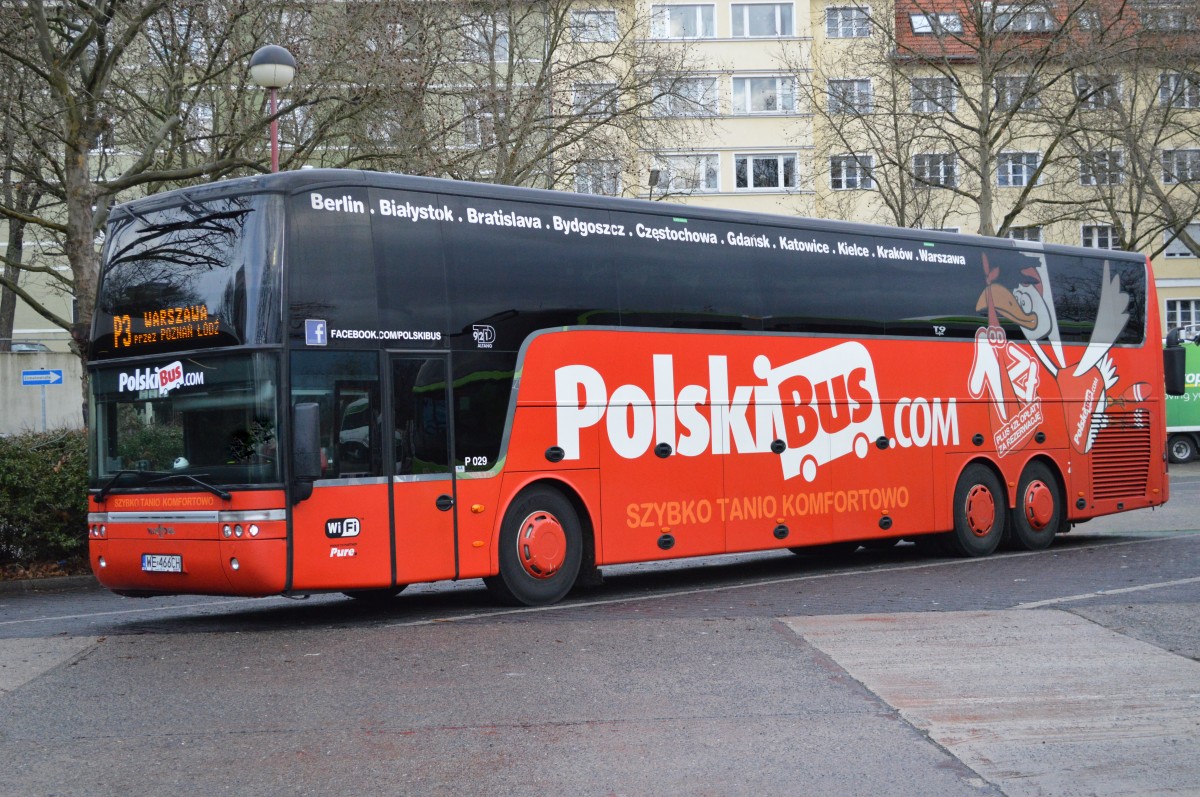 Ein VAN HOOL TD 921 ALTANO vom polnischen Reisebusunternehmen PolskiBus.com Liniendienst zwischen Polen und Berlin am 14.01.15 ZOB Berlin.