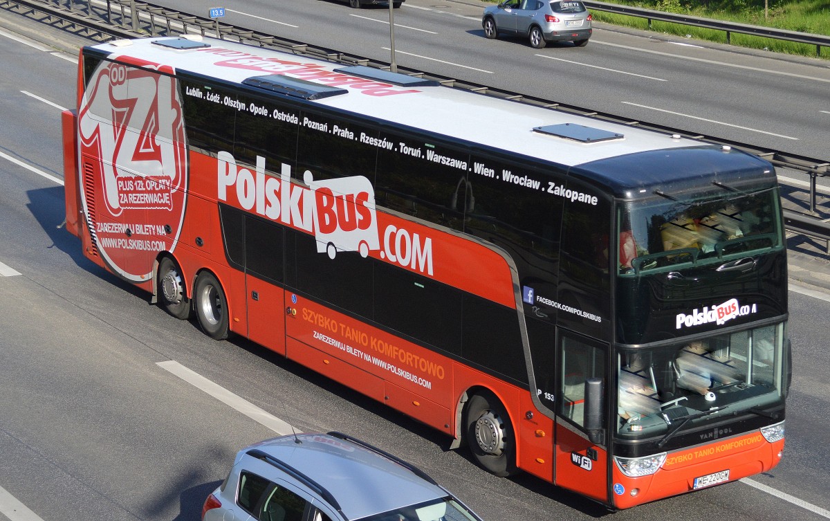 Ein Van Hool TD 921 ALTANO Reisebus der Fa.PolskiBus.Com am 07.06.15 Berliner Stadtautobahn Höhe Sachsendamm.