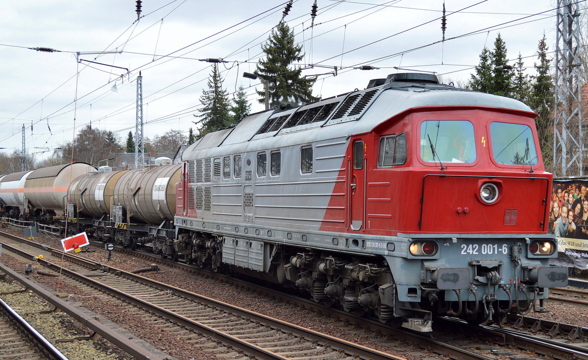 EKO Trans mit der 242 001-6 mit gemischtem Kesselwagenzug am 16.03.17 Berlin-Hirschgarten.