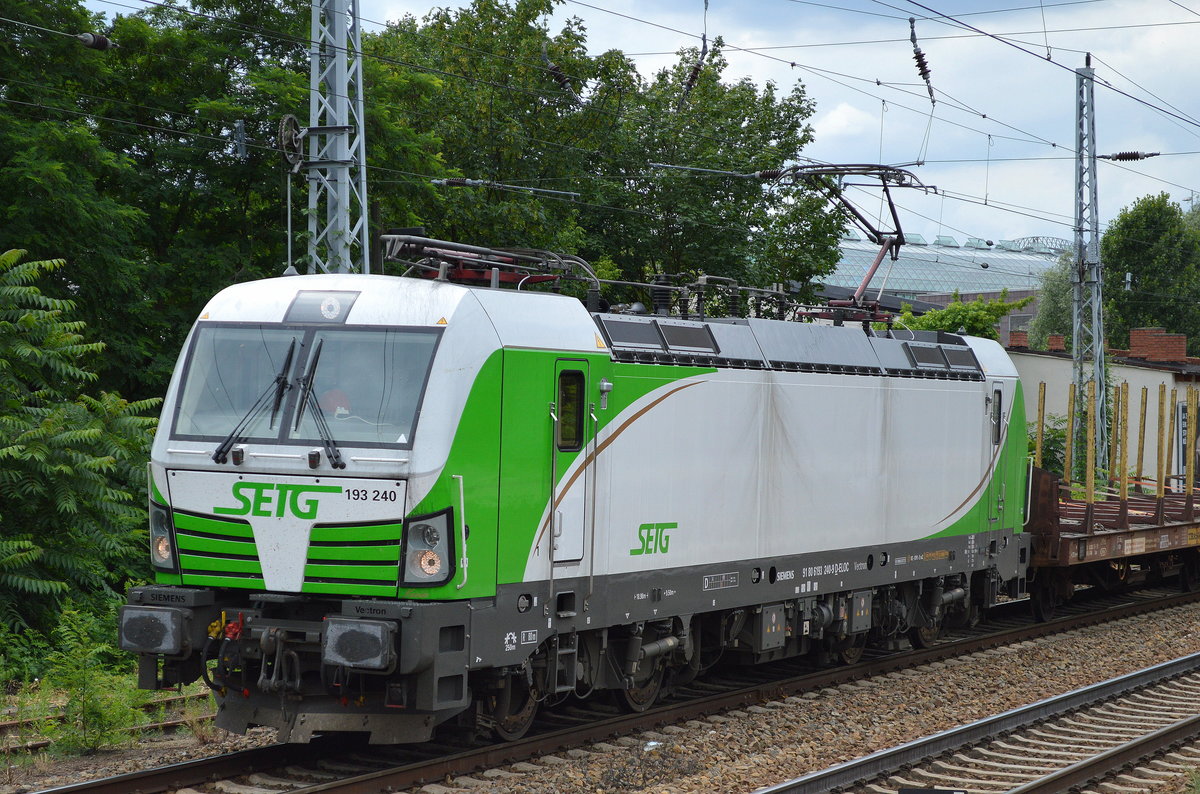 ELL Vectron 193 240 (91 80 6193 240-9 D-ELOC, Siemens Bj.2015) für SETG mit einem Leerzug Stammholz-Transportwagen am 30.06.16 Berlin Köpenick Richtung Erkner.